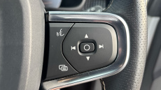 Volvo Xc40 2.0 T4 R DESIGN 5dr AWD Geartronic Petrol Estate